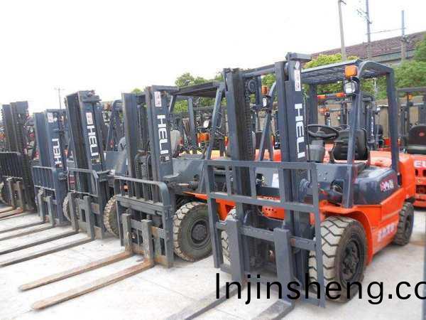 叉(cha)車(che)的(de)種(zhong)類(lei):叉車(che)